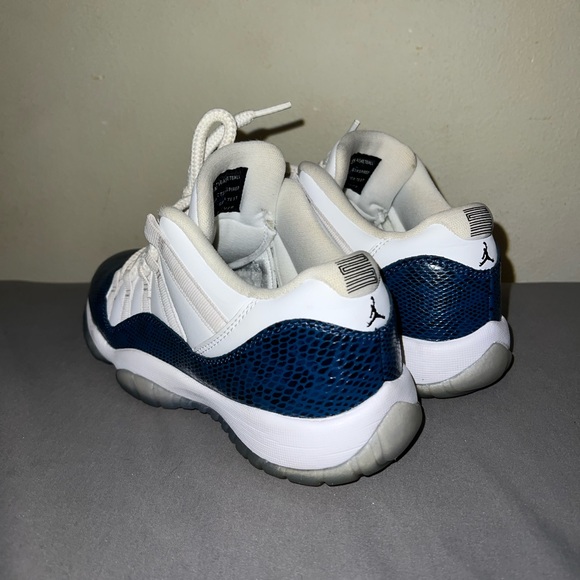 Jordan 11 Low - Picture 4 of 11